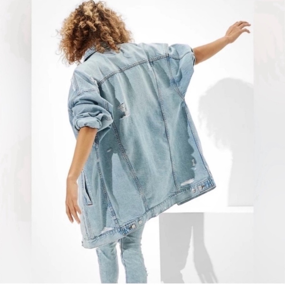 American Eagle Distressed Oversized Boyfriend Denim Jacket - Picture 4 of 7
